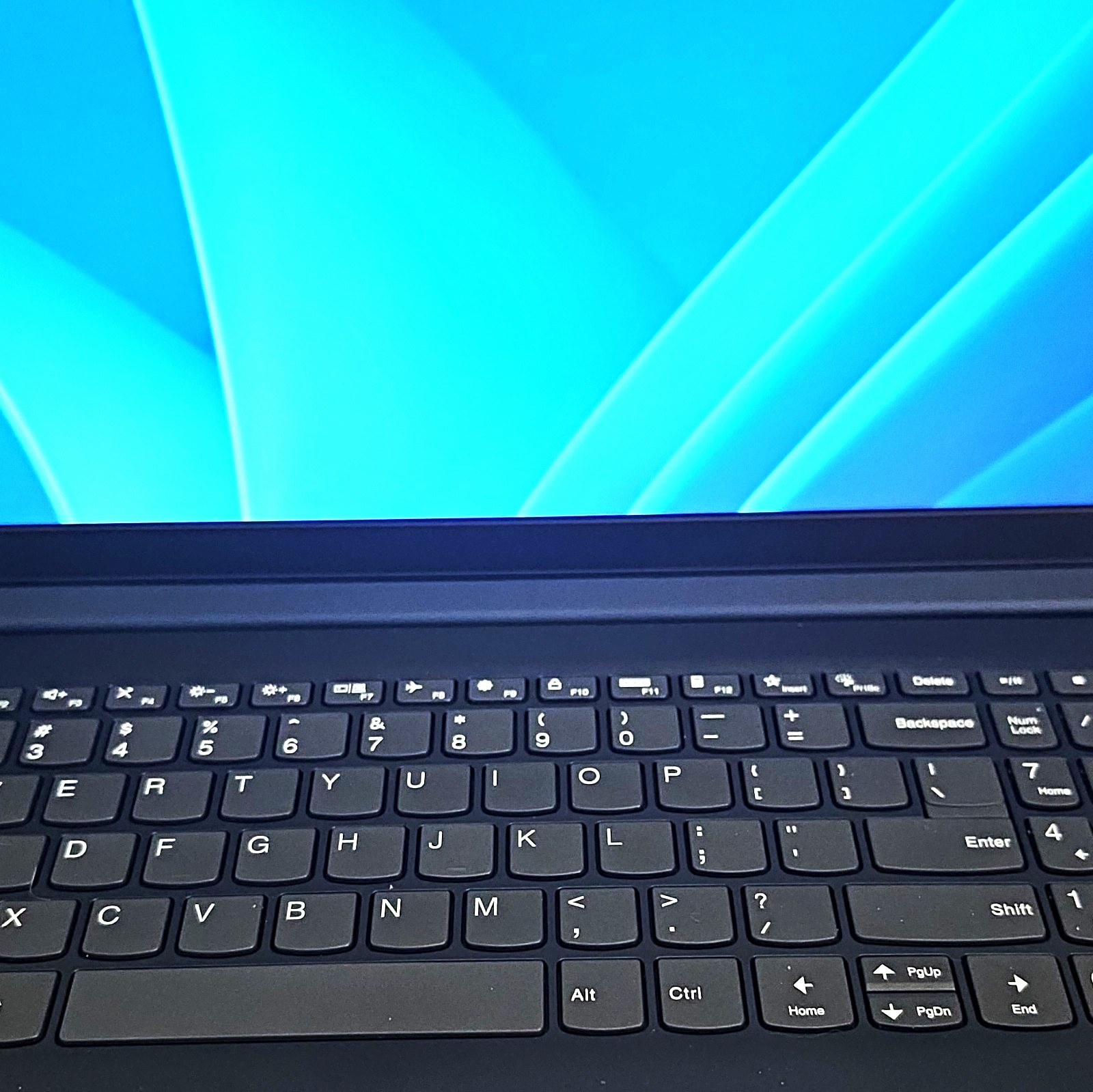 Lenovo V15 15.6″ FHD Laptop Ryzen 3 2.6GHz 8GB 256GB SSD Win 11 Black
