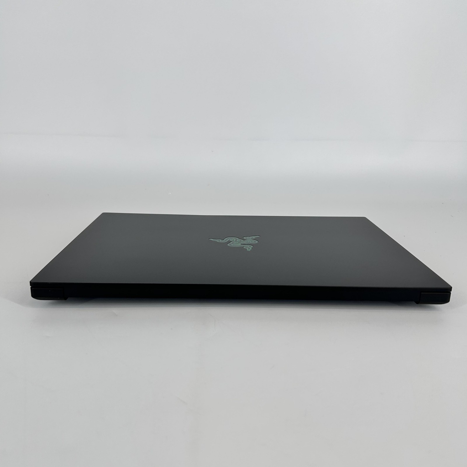 Razer Blade 14 120Hz QHD+ 2.0 GHz Ryzen AI 9 365 32GB 1TB RTX 5070 LCD Damage