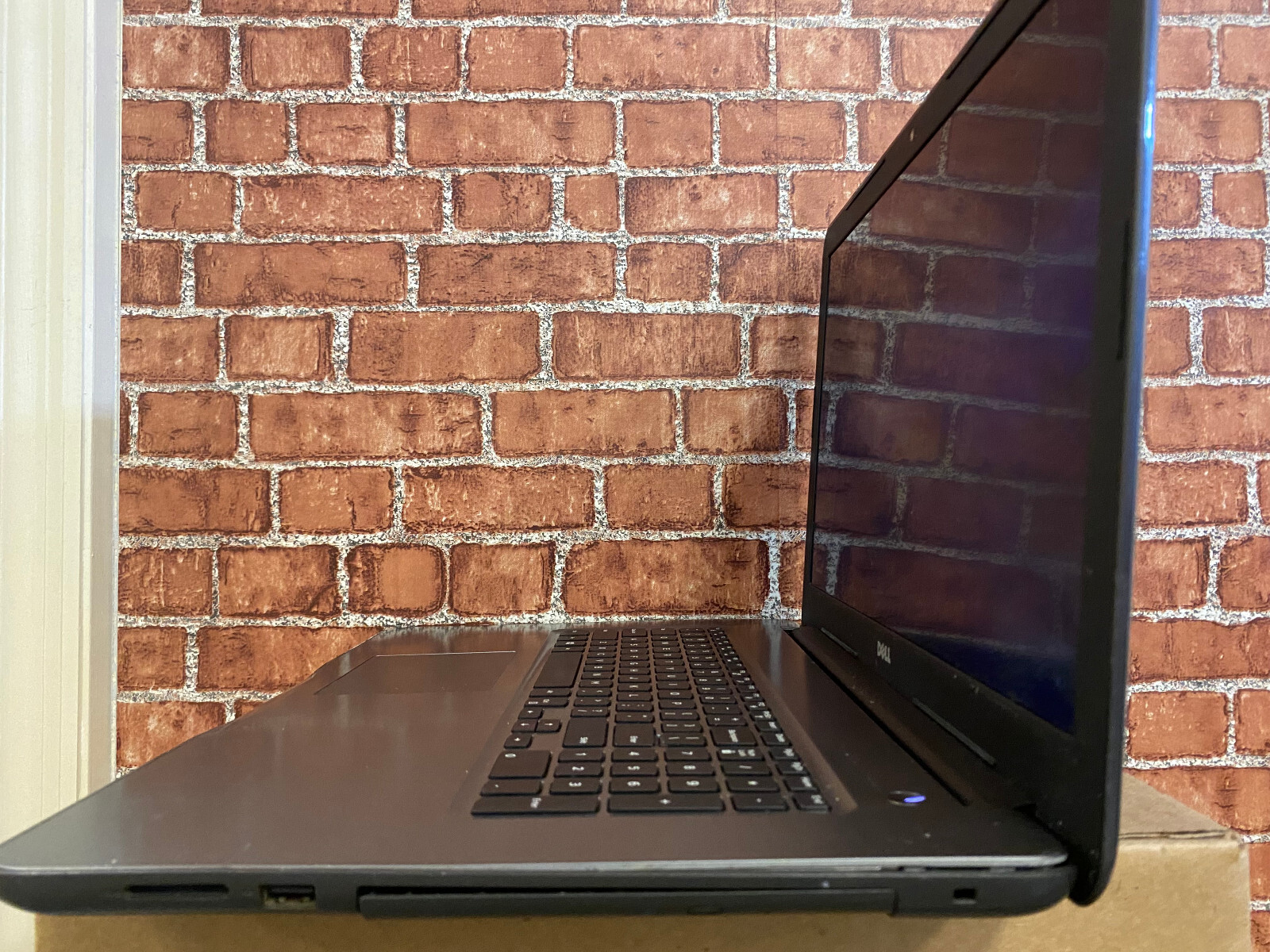 Dell Inspiron P32E (AMD A9-9400 Radeon R5, 12GB RAM, 1.8TB HDD) *AS IS*