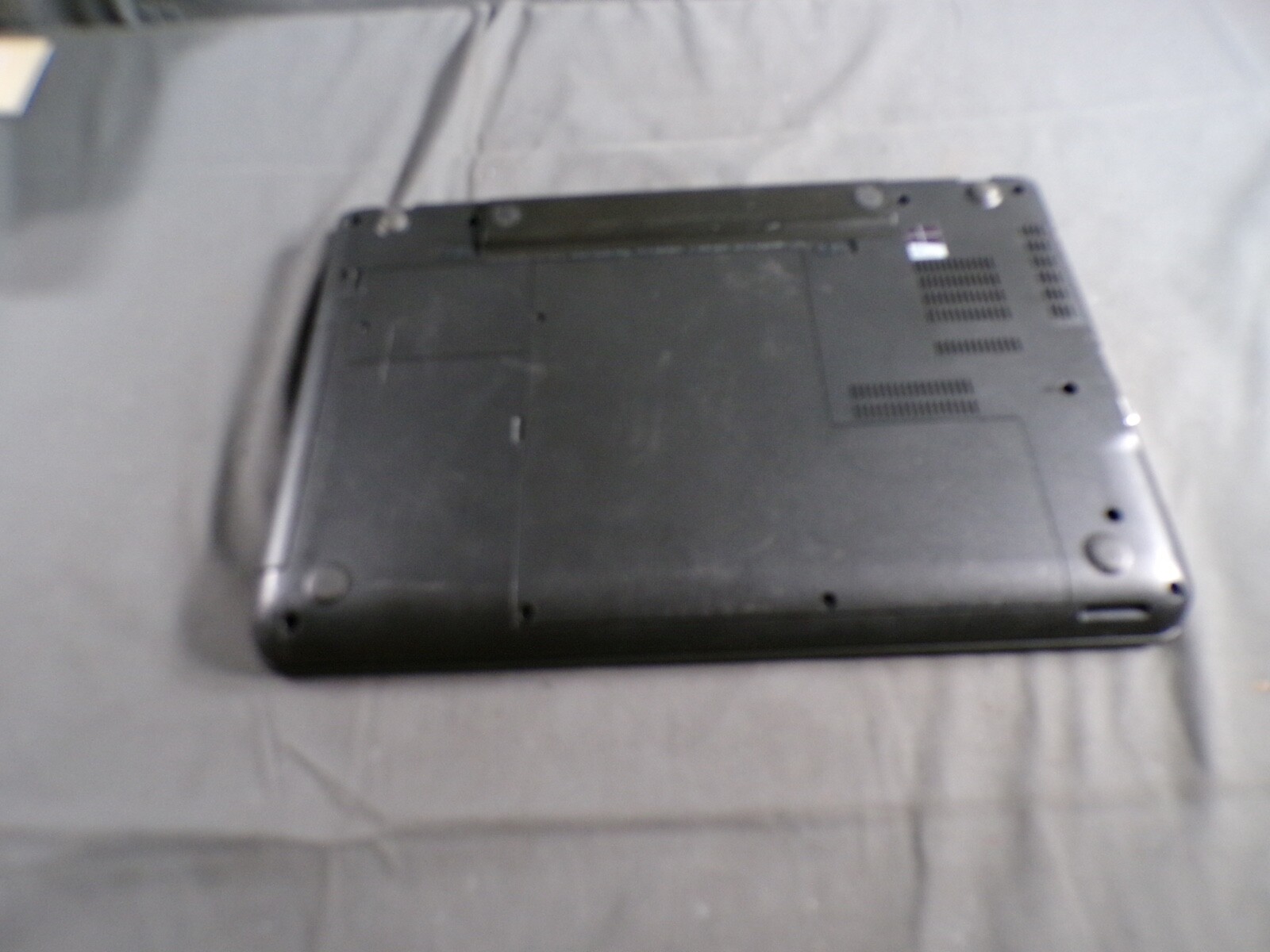 THINKPAD LENOVO E560 INTEL CORE I5-6200U 2.30GHZ 8GB RAM **NO HD/ NO CADDIE
