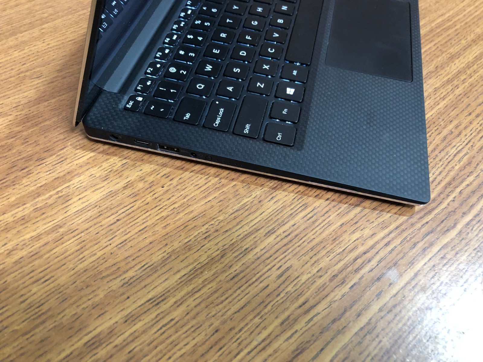 Dell XPS 13 9360 – i7-7560U – 16GB Ram – 512GB SSD – PARTS – SCREEN ISSUES