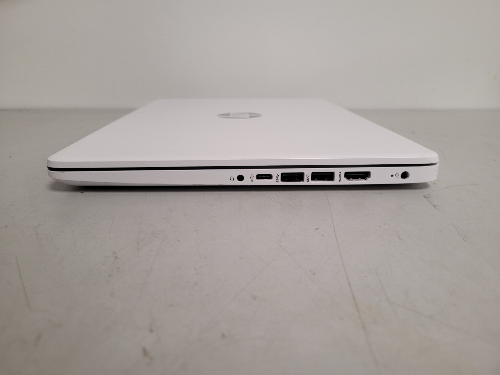 Hp laptop 14-dq0052dx celeron N4120 1.1ghz 4gb ram 62gb eMMc charger 5CD4208H4Z