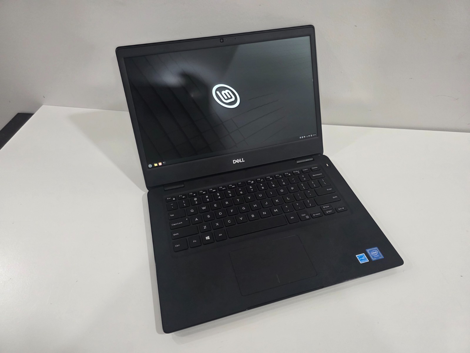Dell Wyse 5470 Celeron 4GB 16GB Linux Mint Webcam Bluetooth