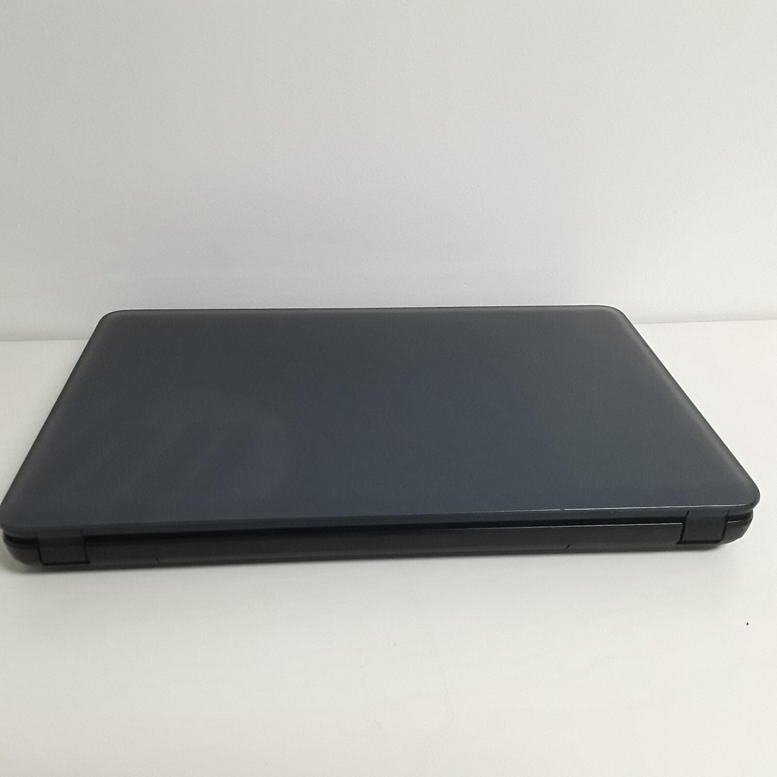 HP 2000 Notebook PC, Laptop, AMD 4GB No HDD BLUE