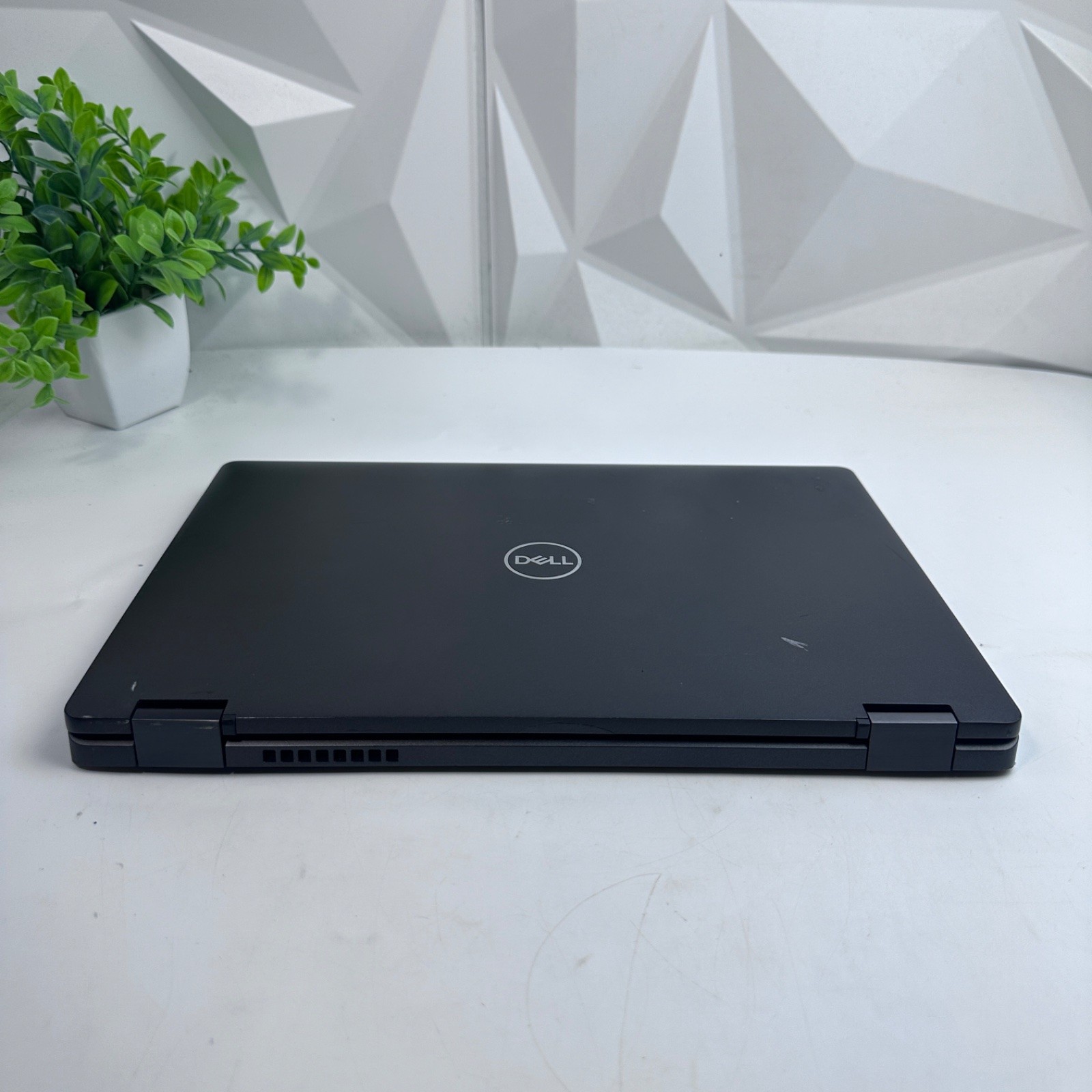 Dell Latitude 5300 2-in-1 13.3″ FHD Laptop, i7-8665U, 16GB RAM, 512GB SSD