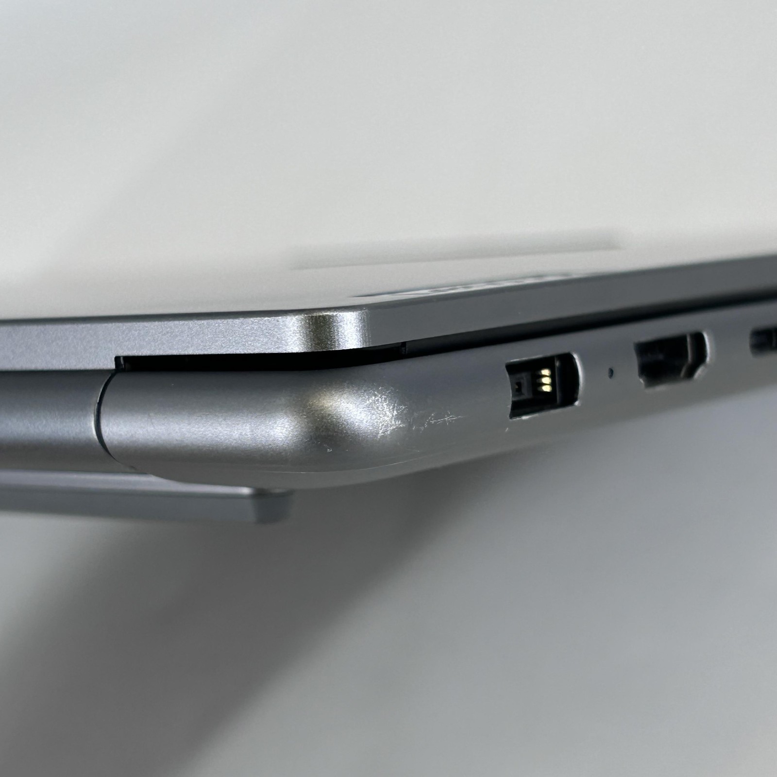 Lenovo Yoga Pro 9i 16 QHD+ TOUCH 2.3 GHz Ultra 9 185H 32GB 2TB SSD RTX 4050 Good