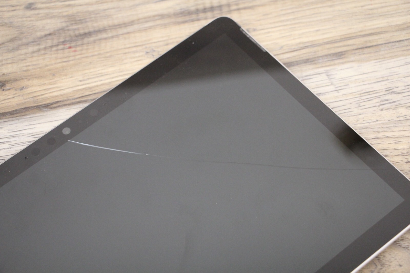 Microsoft Surface Go 2 1926 10.5″ Pentium 1.7GHz 4GB RAM 64GB FOR PARTS/REPAIR