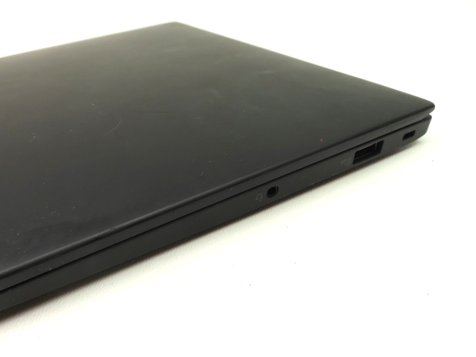 Lenovo ThinkPad X1 Carbon 9th Gen 14″ Intel i7-1185G7 3.0GHz 16GB RAM 512GB SSD