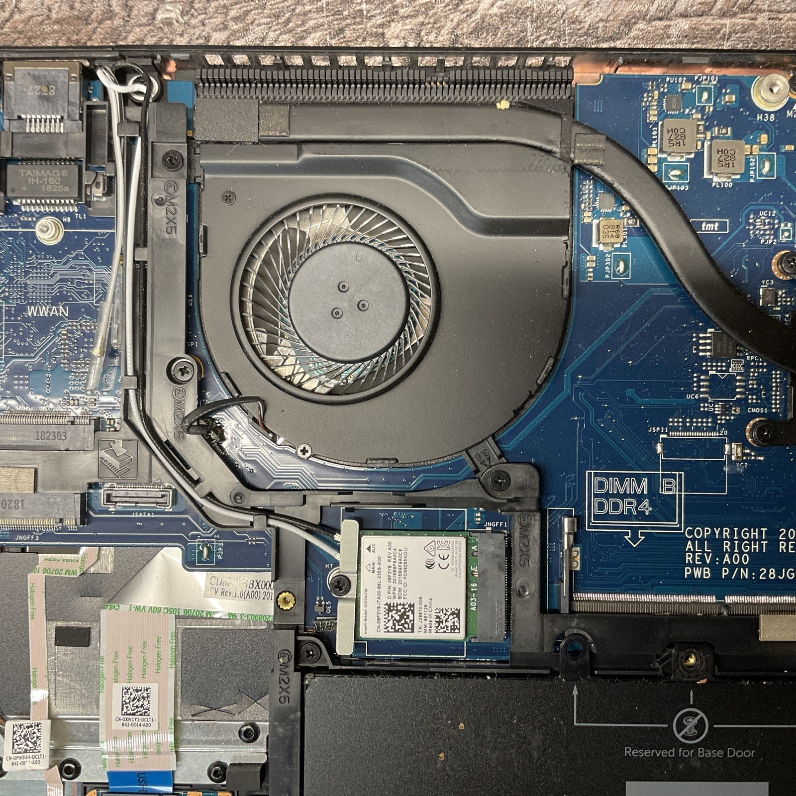 Dell Latitude 5490 / i5 8th Gen / BIOS Unlocked / Cracked Screen / No SSD / O10