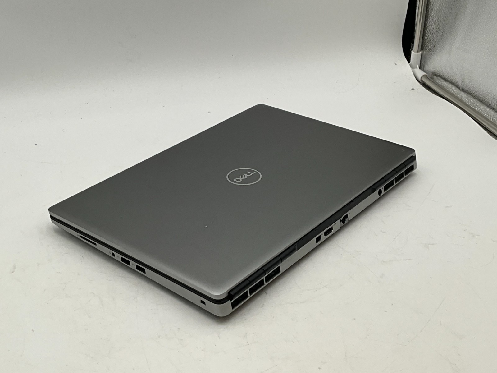 DELL Precision 7560 i7-11850H 2.50 32GB 1tb T1200 15.6″ WIN11 *read* 42TQ2J3