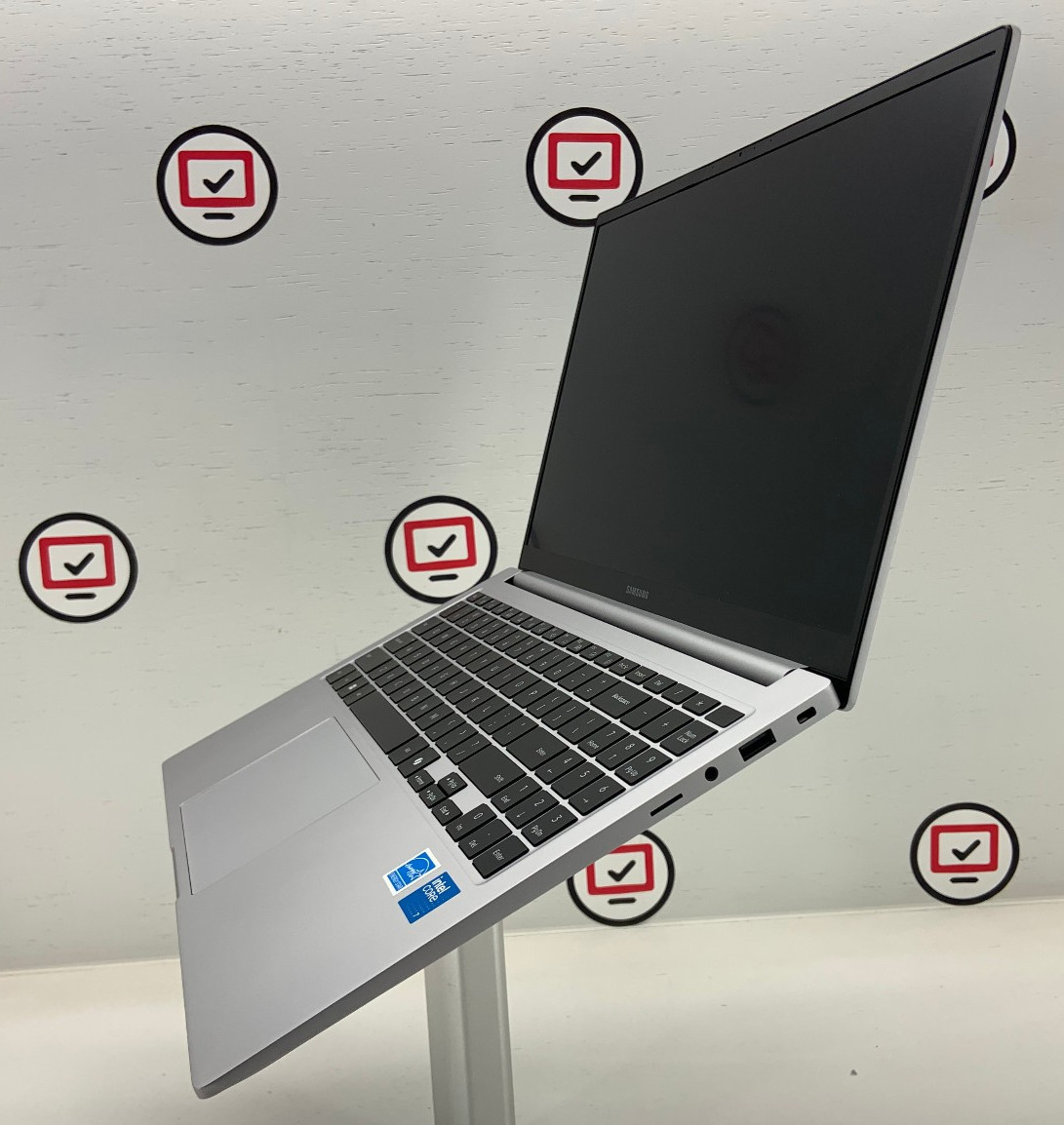Samsung Galaxy Book4 15.6″ FHD Intel Core 7, 16GB, 512GB SSD, Win11