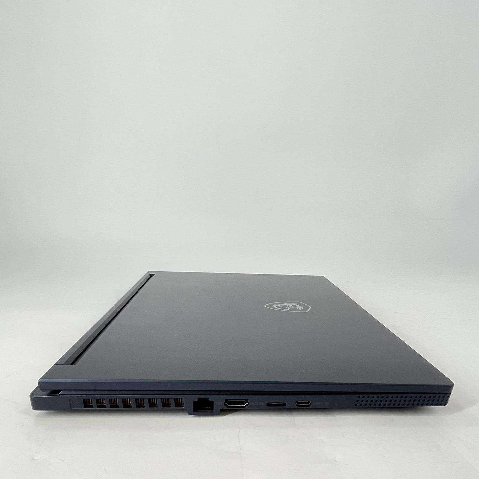 MSI Stealth 16 Studio 240Hz QHD+ 2.6 GHz i9-13900H 64GB 1TB SSD RTX 4070 Good