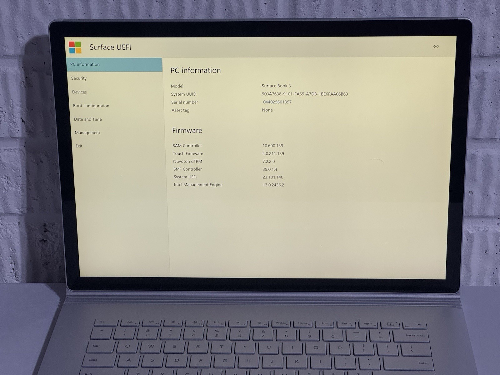 Microsoft Surface Book 3 1899 TOUCHSCREEN Intel i7 10th, 1tb, 32GB Laptop ONLY!