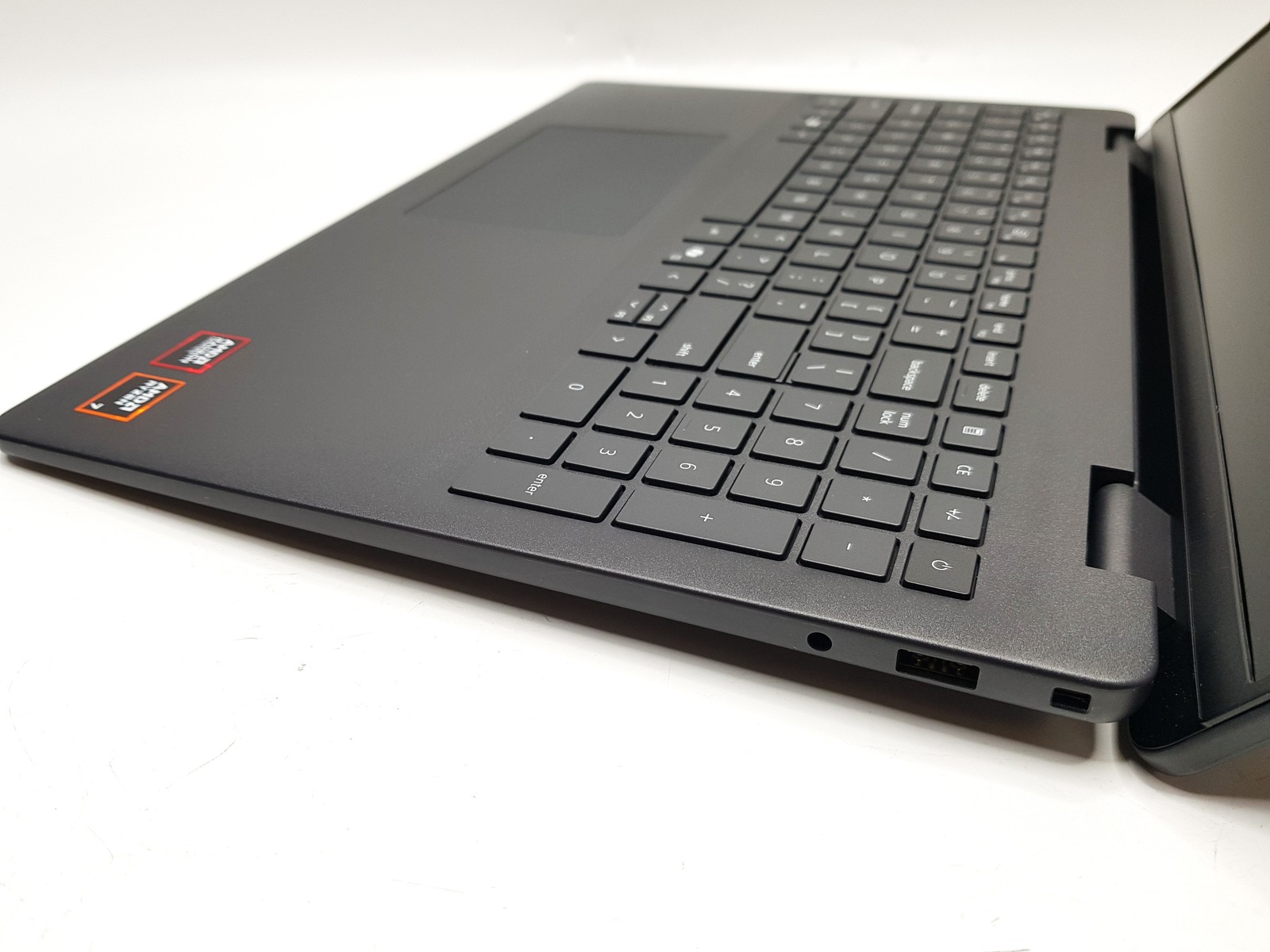 Dell 16 DC16255 16″ FHD+ Touch Screen Ryzen 7 250 16GB 512GB SSD Windows 11 Wrty