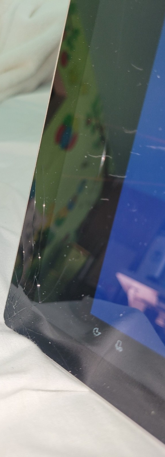 Microsoft Surface Pro 5 128gb (cracked screen on the side), 100% working
