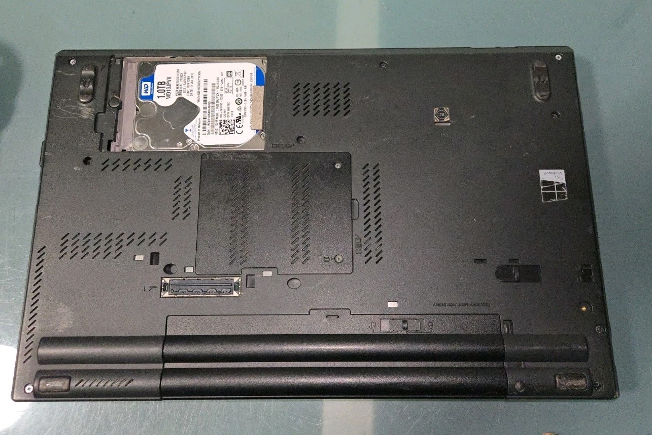 Lenovo ThinkPad T530 INTEL i5-3330M 2.60 GHz 4GB Ram, 1TB HHD Win 10 Pro READ!