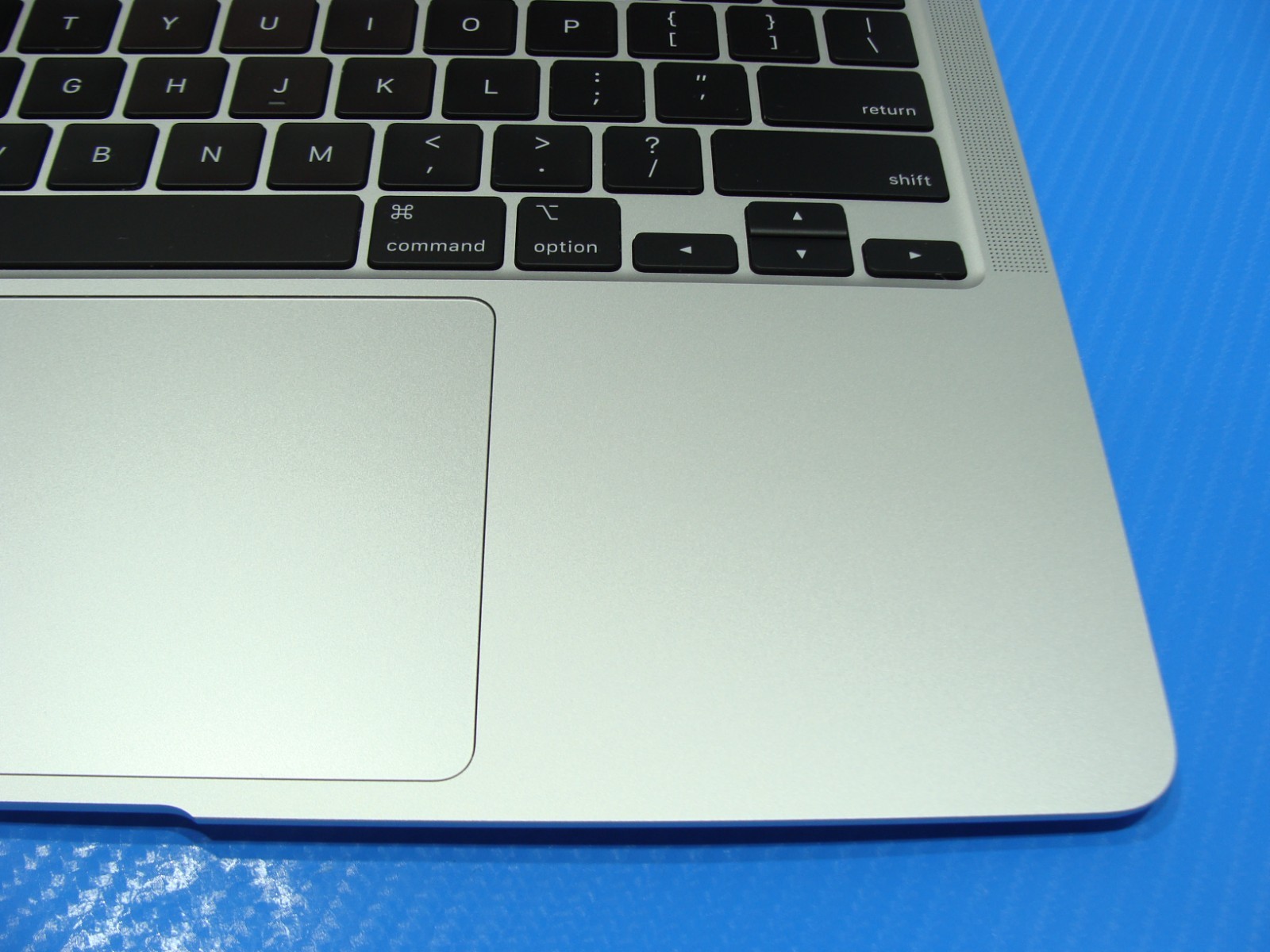Apple MacBook Air A2337 13.3″ M1 (2020) 8CPU/7GPU 8GB 256GB OS TAHOE +Charger