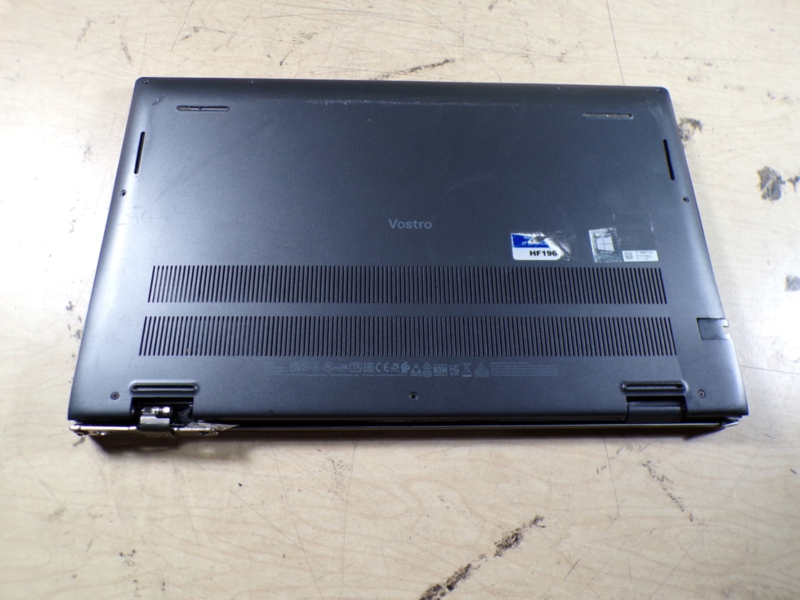 DELL VOSTRO I5 5510 INTEL CORE I5-11320H 8GB RAM **BR0KEN HINGE/ POWER ON BOOT