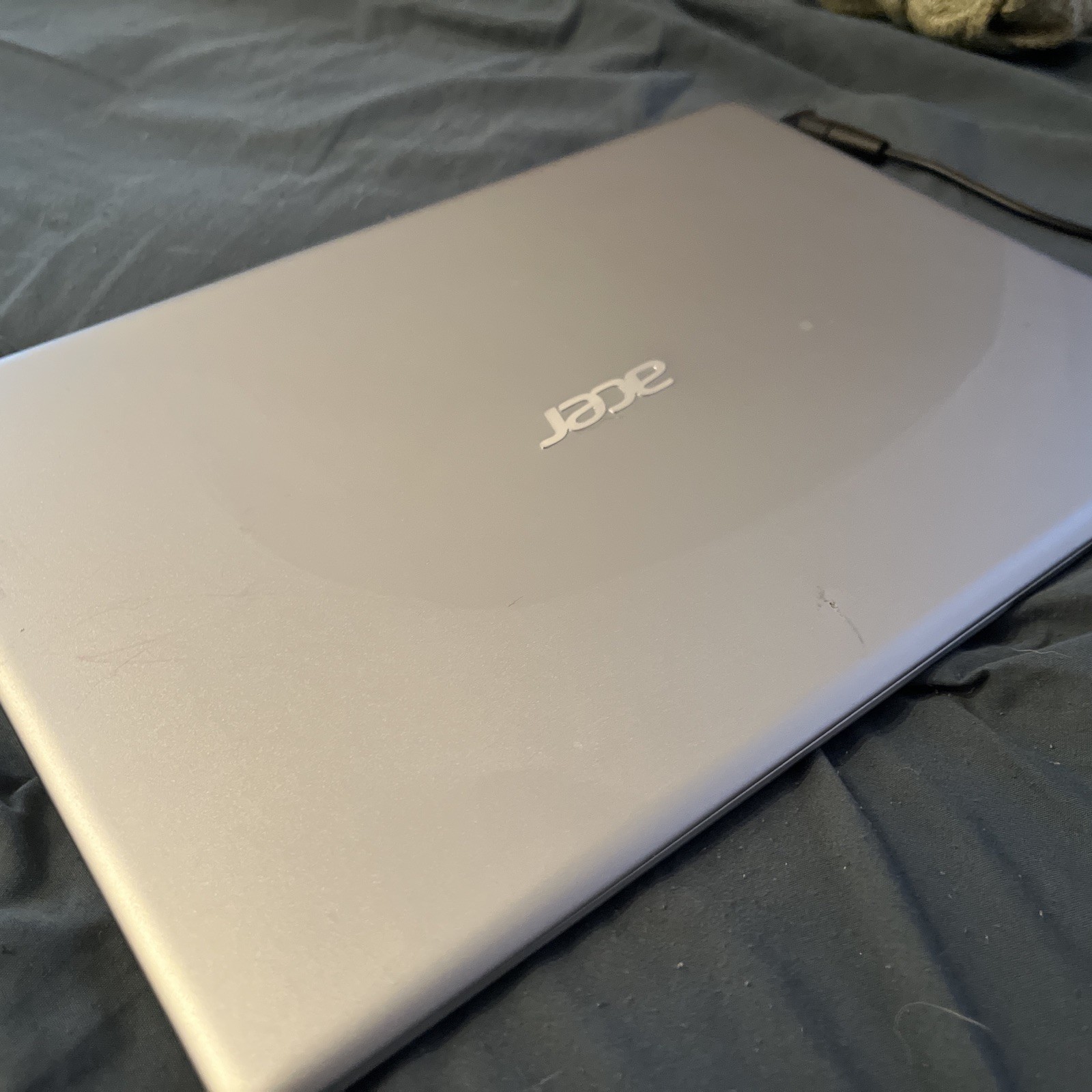 Perfect Accer Swift SF113-31 Intel Pentium N4200 1.10GHZ 4GB 64GB SSD 13.3″