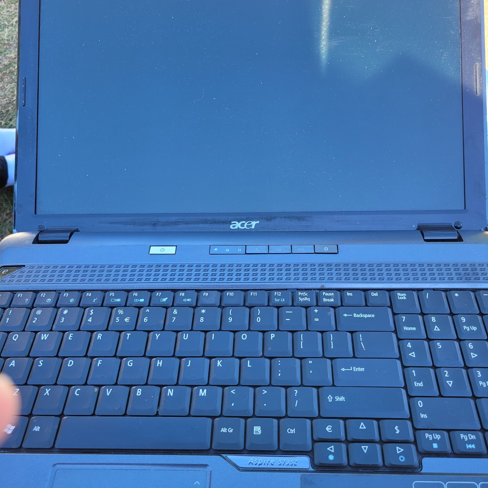 Vintage ACER ASPIRE 5735-4624 Laptop w/Battery & Cord 17″ Good Screen Parts