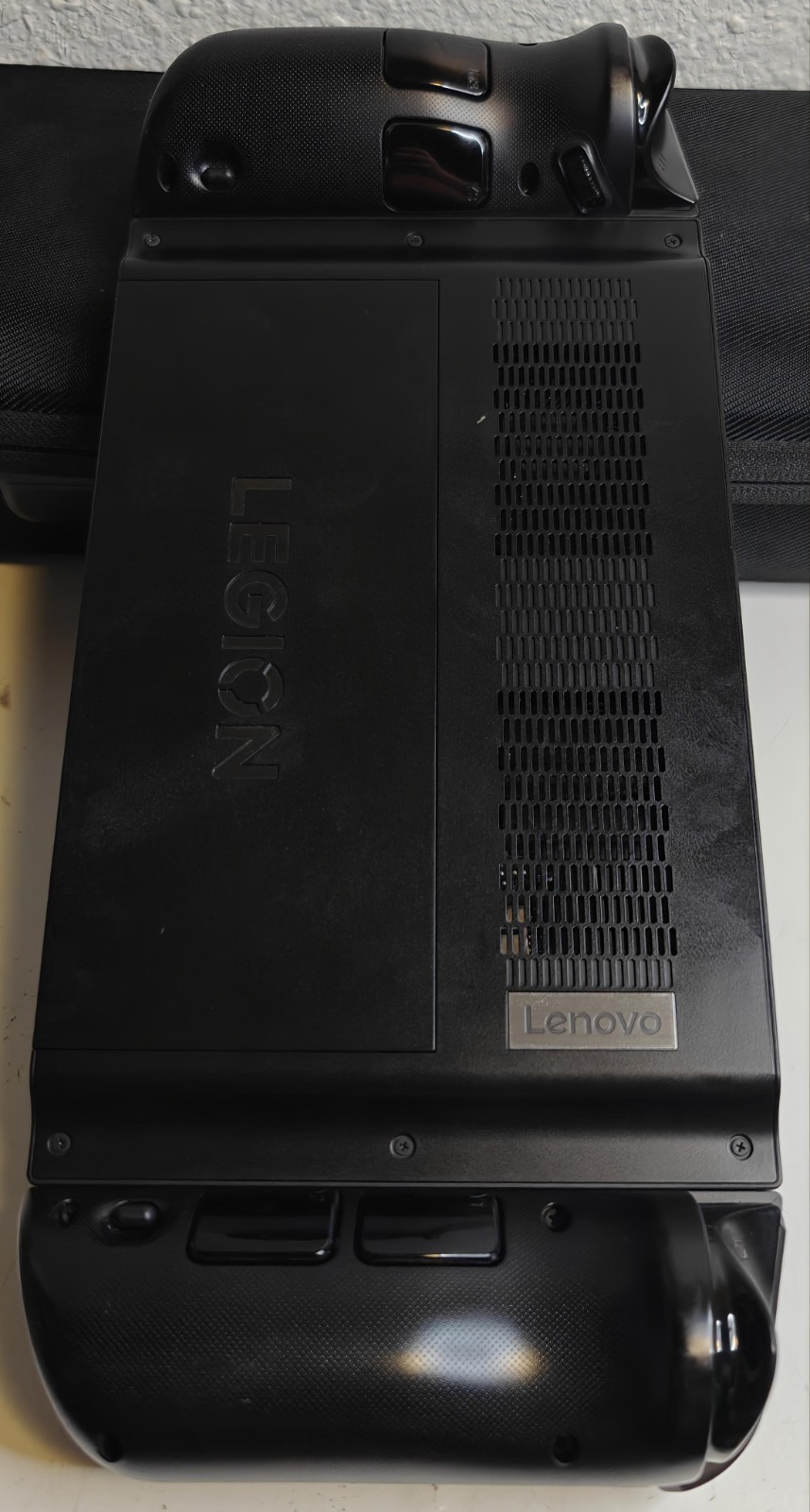 Lenovo Legion Go 8.8 in (1TB SSD, AMD Ryzen Z1 Extreme, 3.3GHz, 16GB RAM) Tested