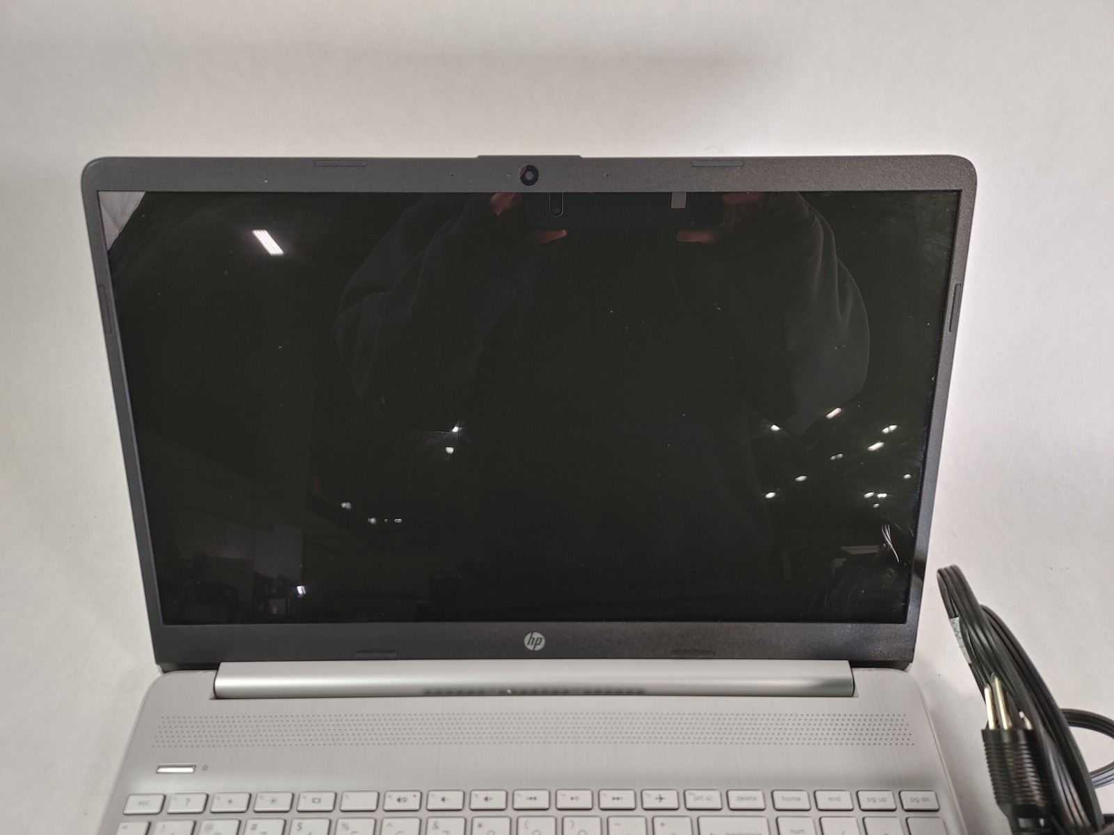 HP 15-DY5033DX Core i3-1215U 1.20 GHz 8 GB DDR4 512 GB NVMe Windows 11 Pro