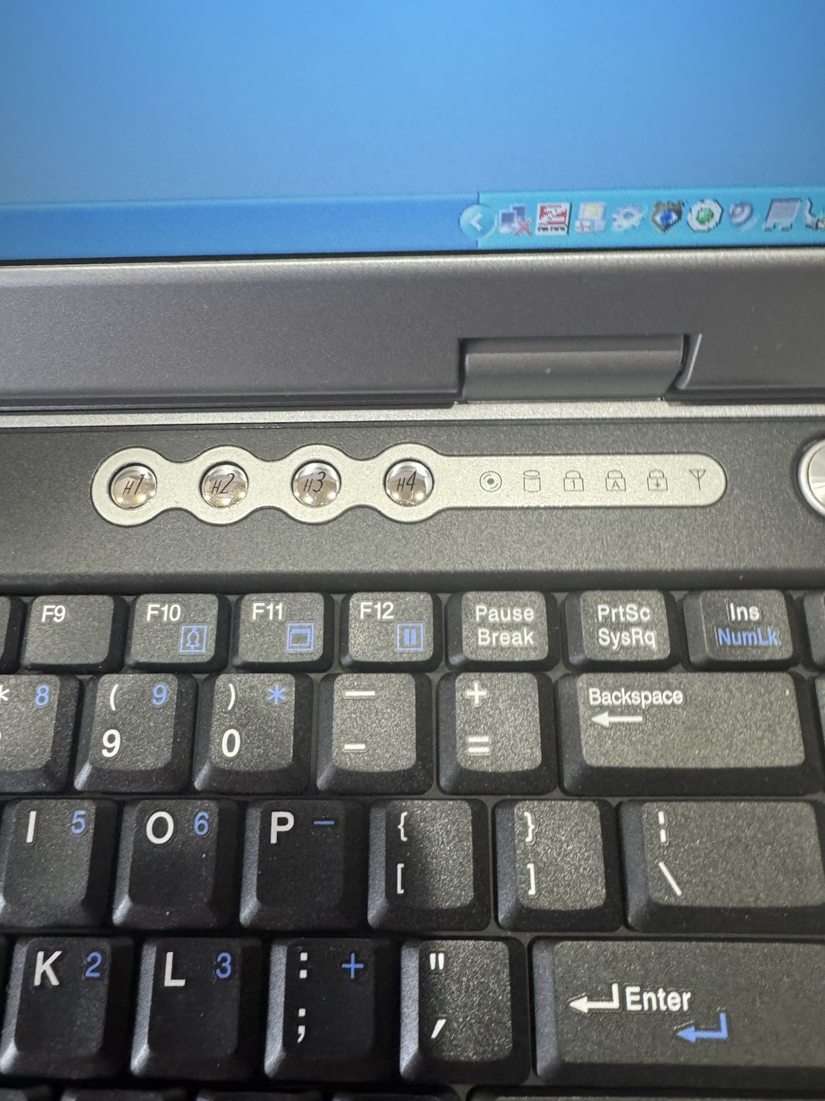 WinBook 8020 Laptop RARE Very Good OEM Windows XP CS1R