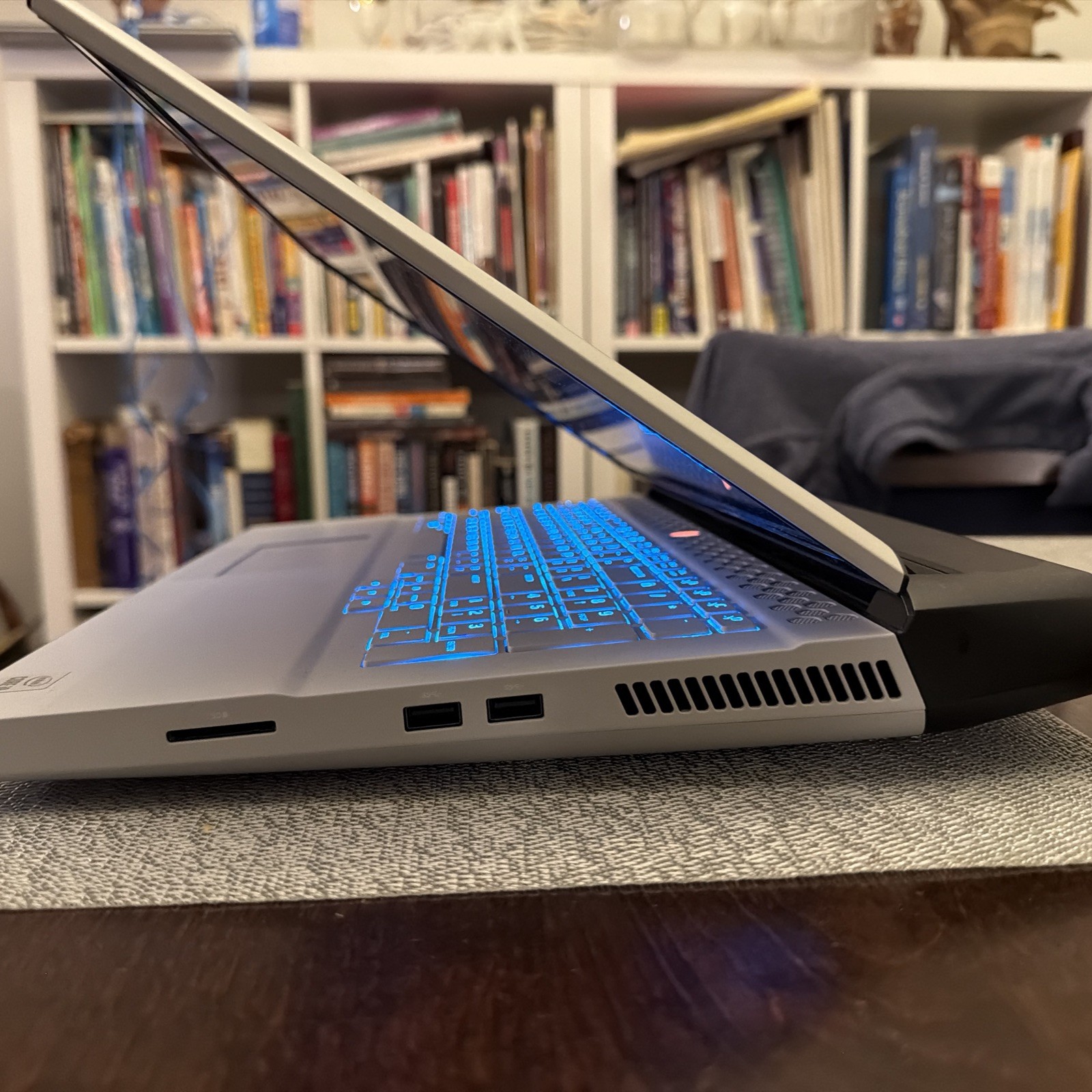 Alienware Area-51m R2 Gaming Laptop i9-10900K RTX 2080 Super 64GB 4TB SSD