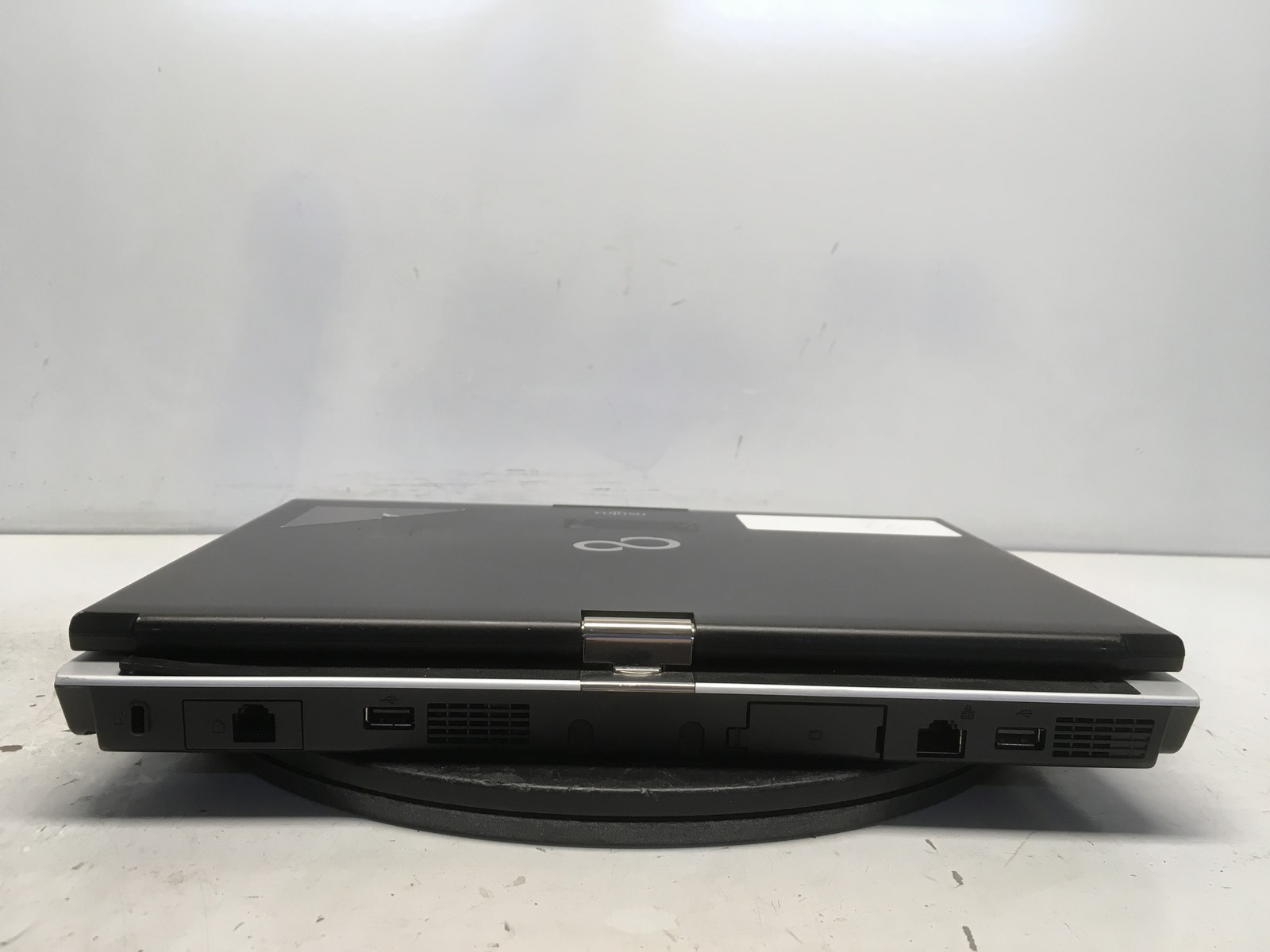 Fujitsu LifeBook T900 Intel I5-M520 2.4GHz 2 GB NO HDD No Batt