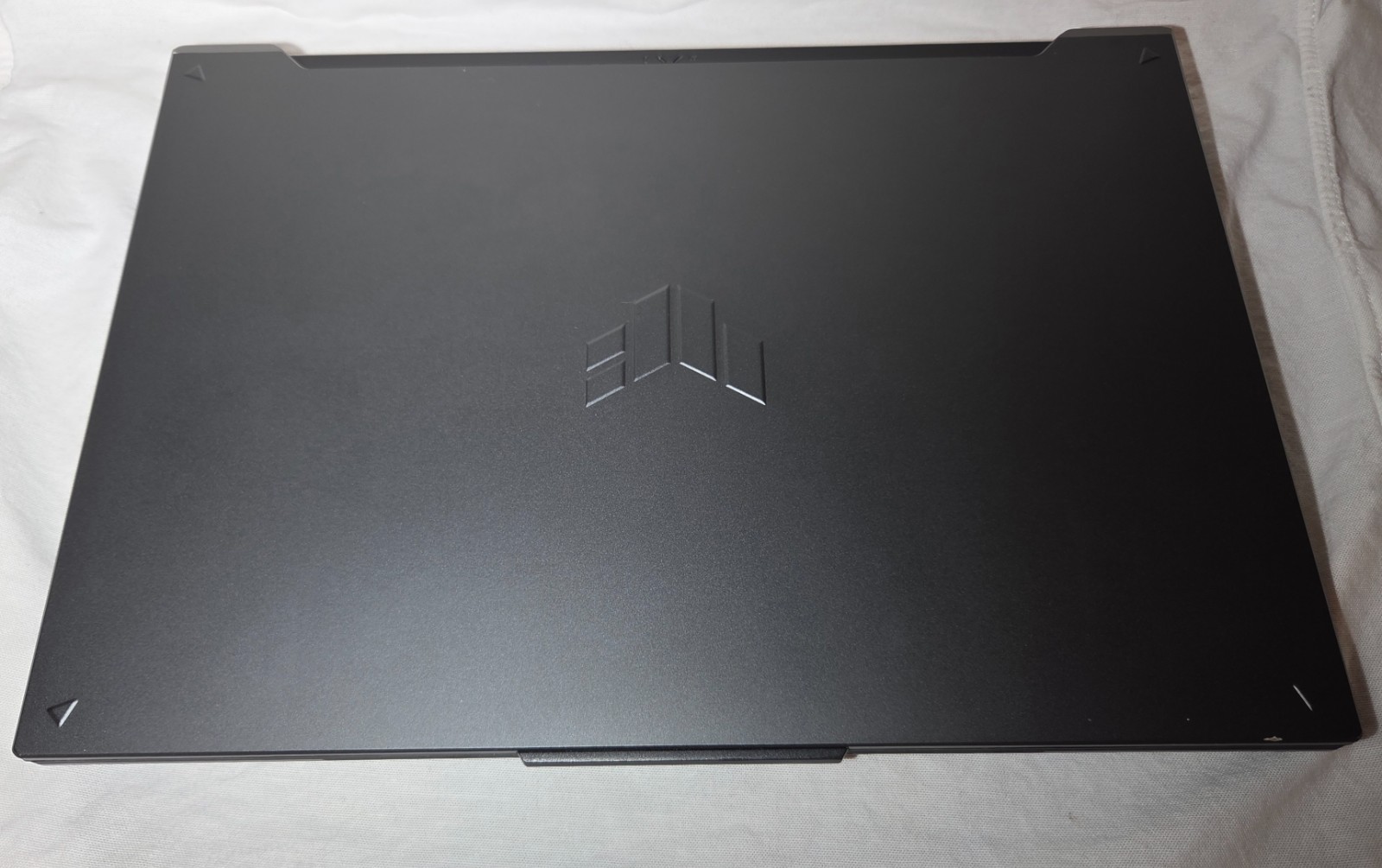 ASUS TUF A16 FA607NUG 16″ AMD 7 7445HS RTX 4050 16GB DDR5 512GB – 97% Battery