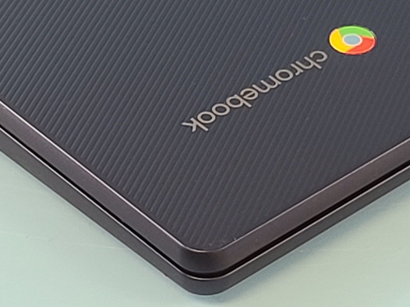 Lenovo IP Slim 3 Chrome 14M868 82XJ0000US 14″ Chromebook Octa-Core 4GB 64GB eMMC