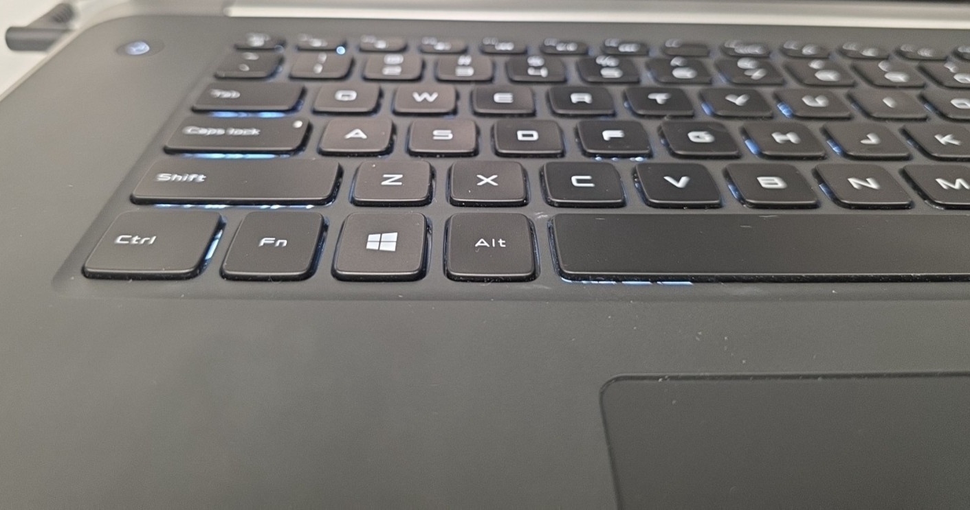 Dell XPS 15 9530| Intel Core i5-4200H|8GB RAM|500GB HDD| Bad Battery| WIN 10 PRO