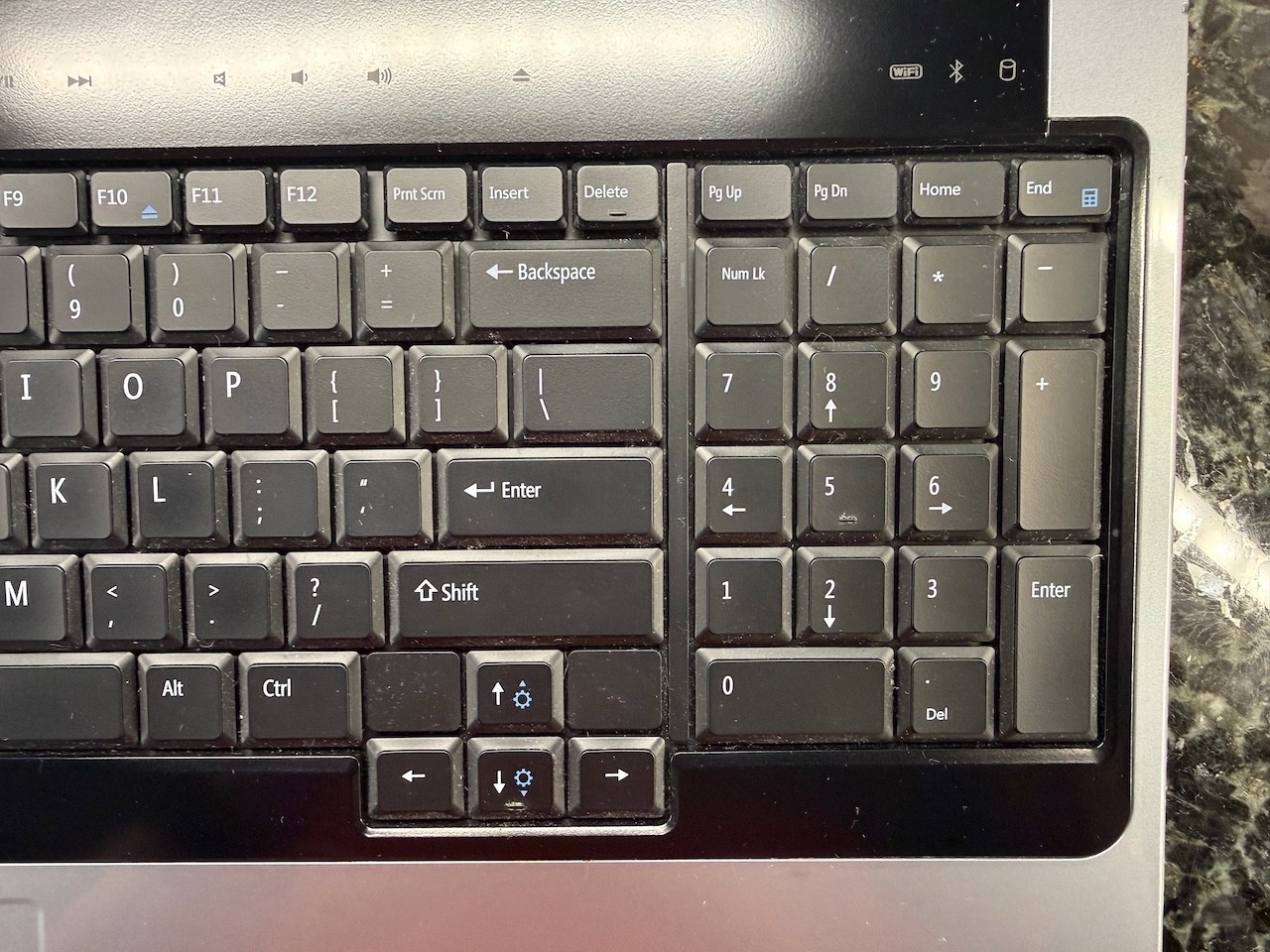Dell Studio 1737 PP31L 17″ Laptop Core 2 Duo 4GB 320GB HDD Untested No Charger