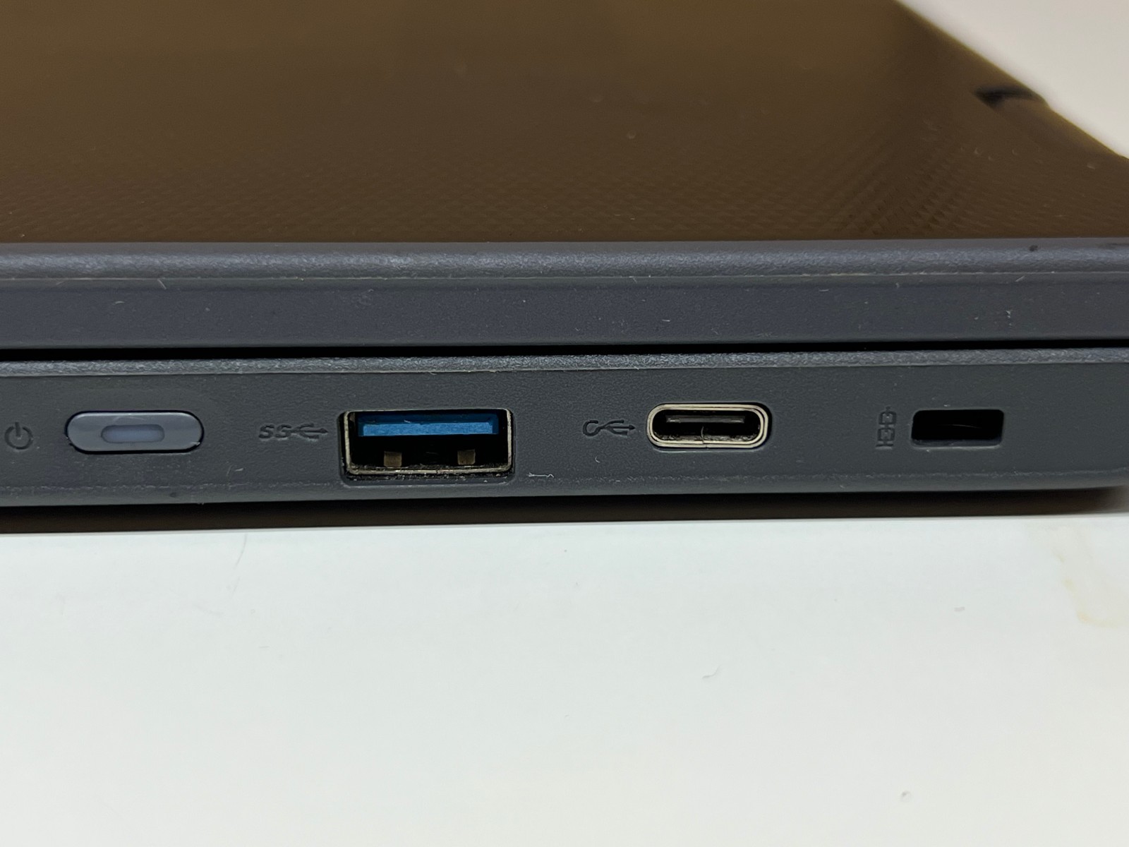 Lenovo 300e 11.6″ 2-in-1 Laptop – 32GB Storage, 4GB RAM, Touchscreen Chromebook