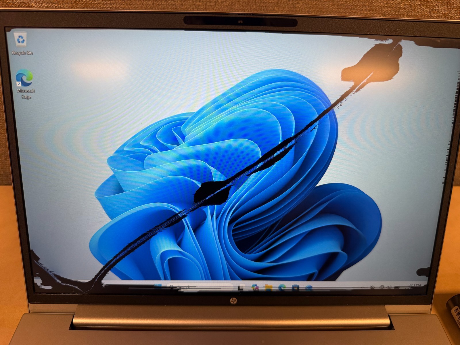 HP ProBook 440 G11 14″ Laptop Intel Ultra 7 155U 32GB 512GB SSD – Cracked LCD
