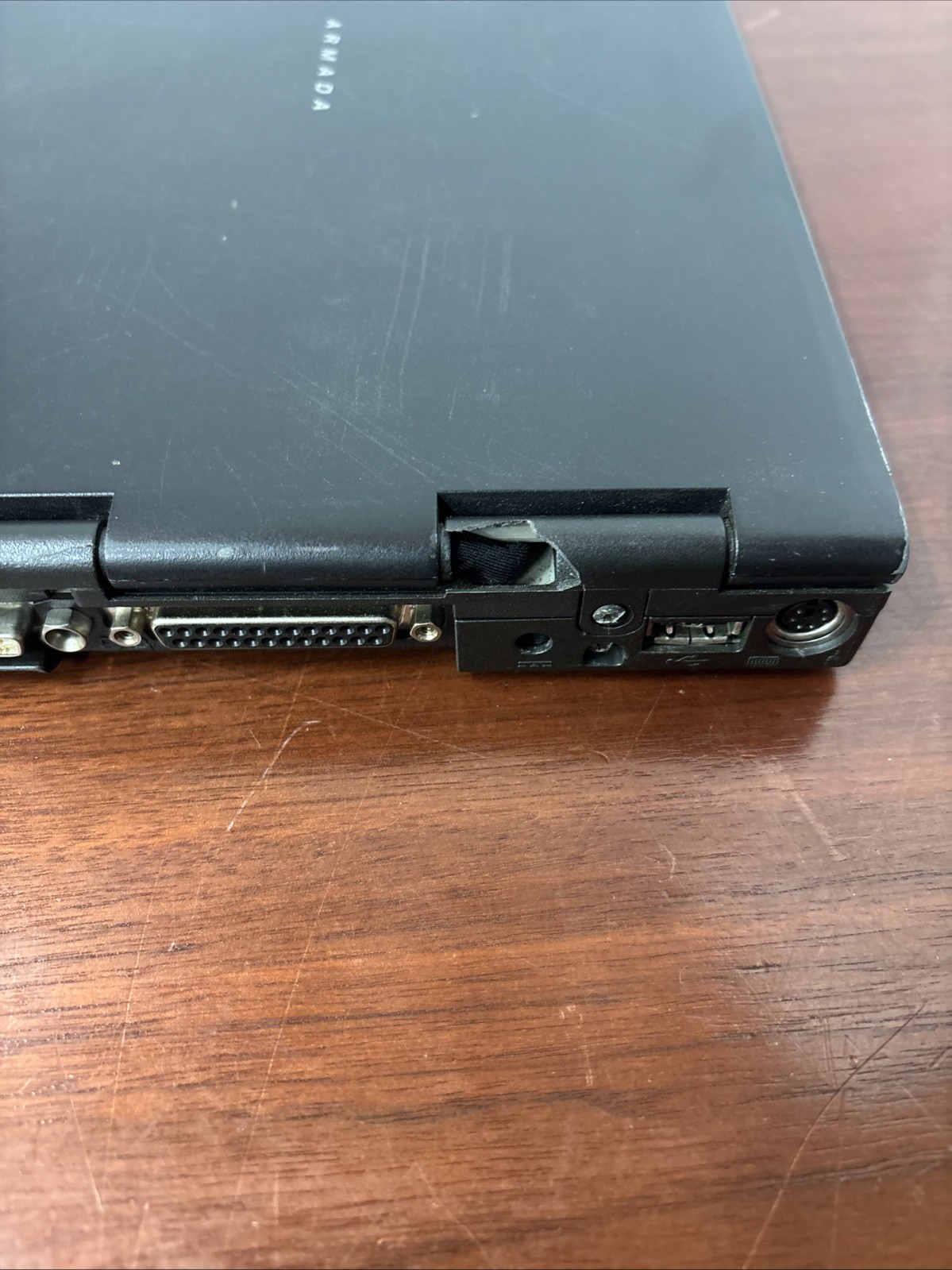 Vintage Compaq Armada M700 Laptop P3 @ 700 MHz Windows 2000 ***Read