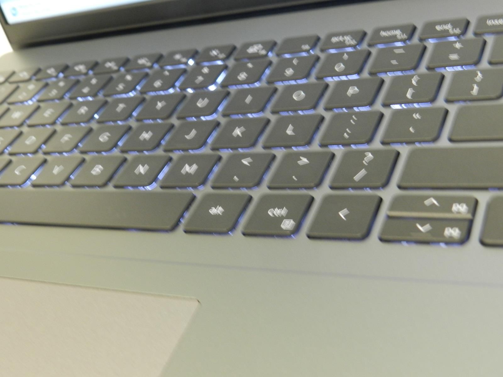 DELL VOSTRO 5620 | i7-1260P | 1TB SSD | 32GB RAM | 16″ FHD+ | A+ | WIN 11 PRO