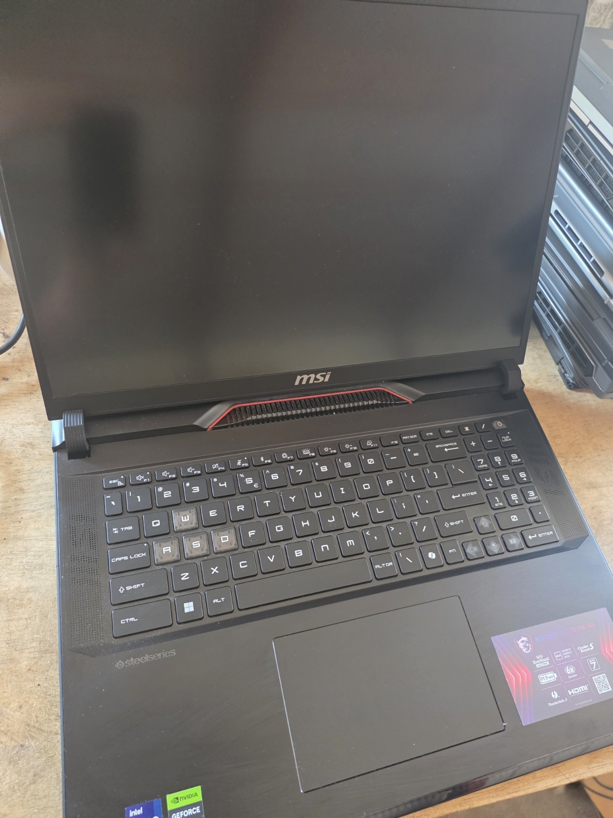MSI Raider GE78 HX 14VGG-252US 17.3″ (1TB SSD, Intel Core i9-14900HX Rtx4070 Pos