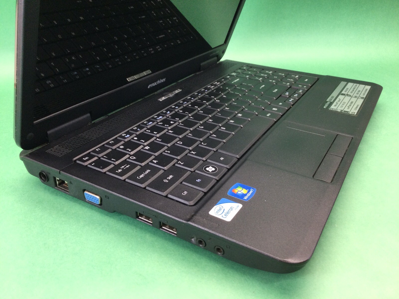eMachines E527 Series E527-2537 – 15.5” Laptop – UNTESTED