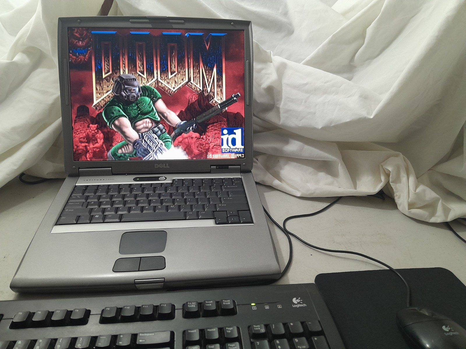 Windows 98 / XP DOS GAMING DUAL BOOT Laptop Retro Vintage PC + Full KB & Mouse!