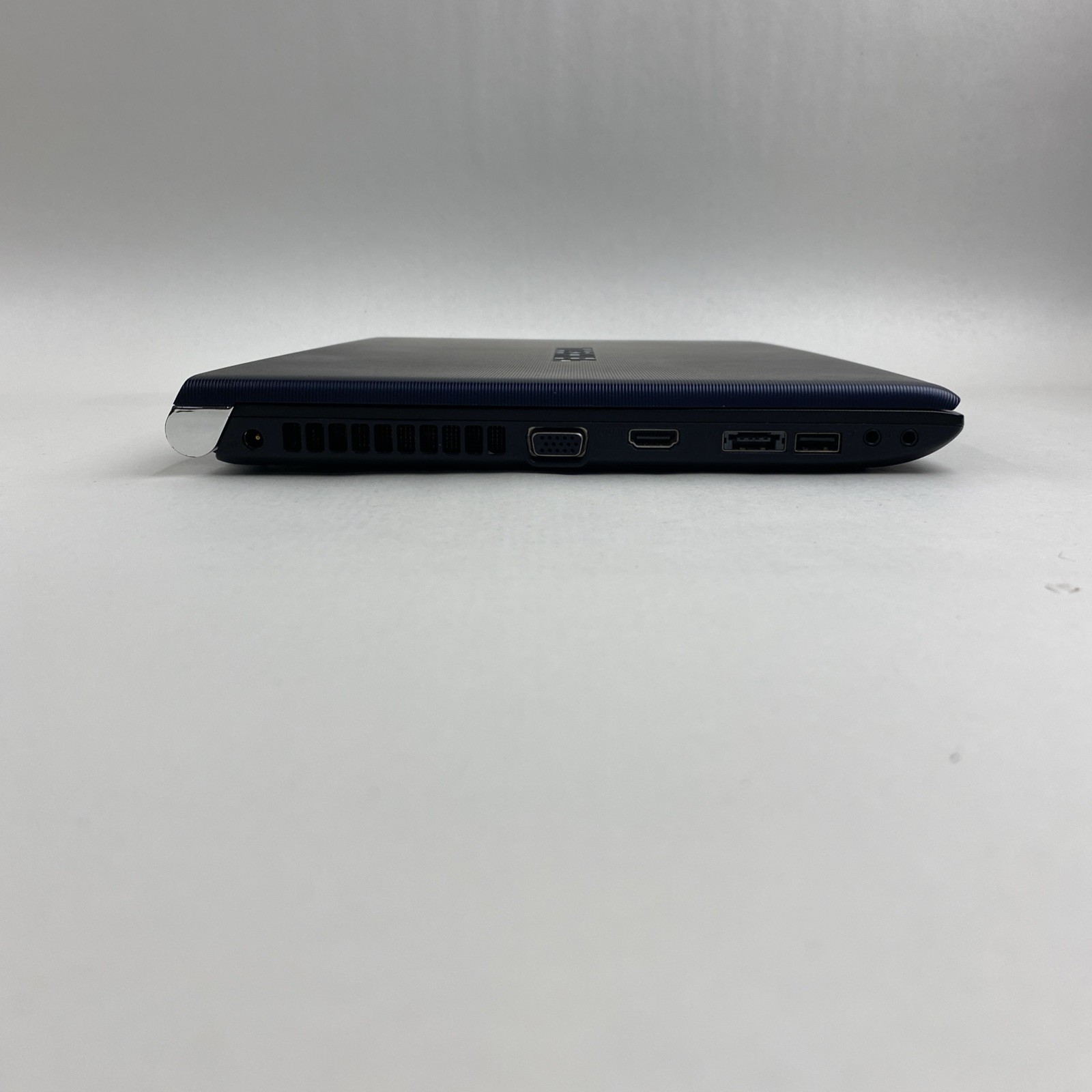 Toshiba Satellite R845 Intel Core i3-2310M 2.10GHz 4GB RAM 14″ No HDD No OS