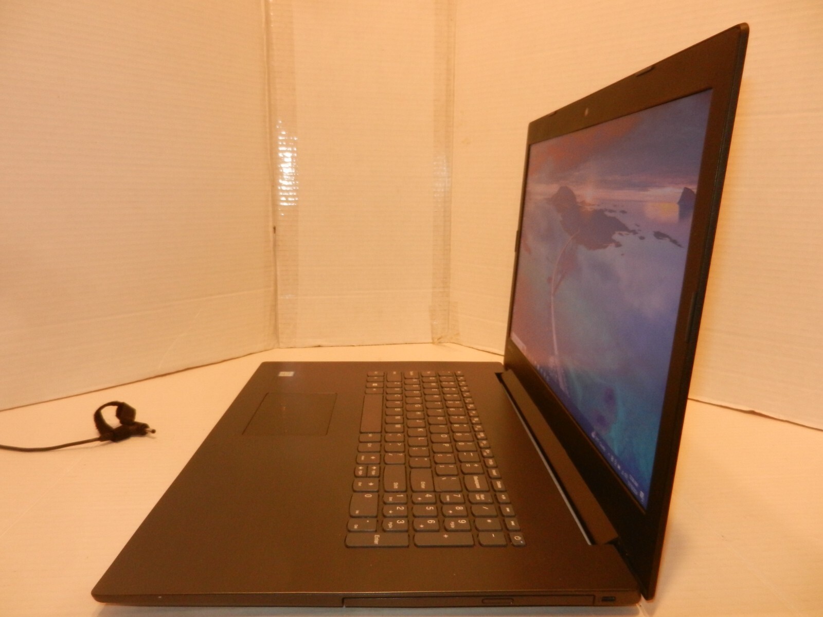 LENOVO IDEAPAD 330-17IKB 81DM CORE i5-8250U@1.6GHZ WINDOWS 10