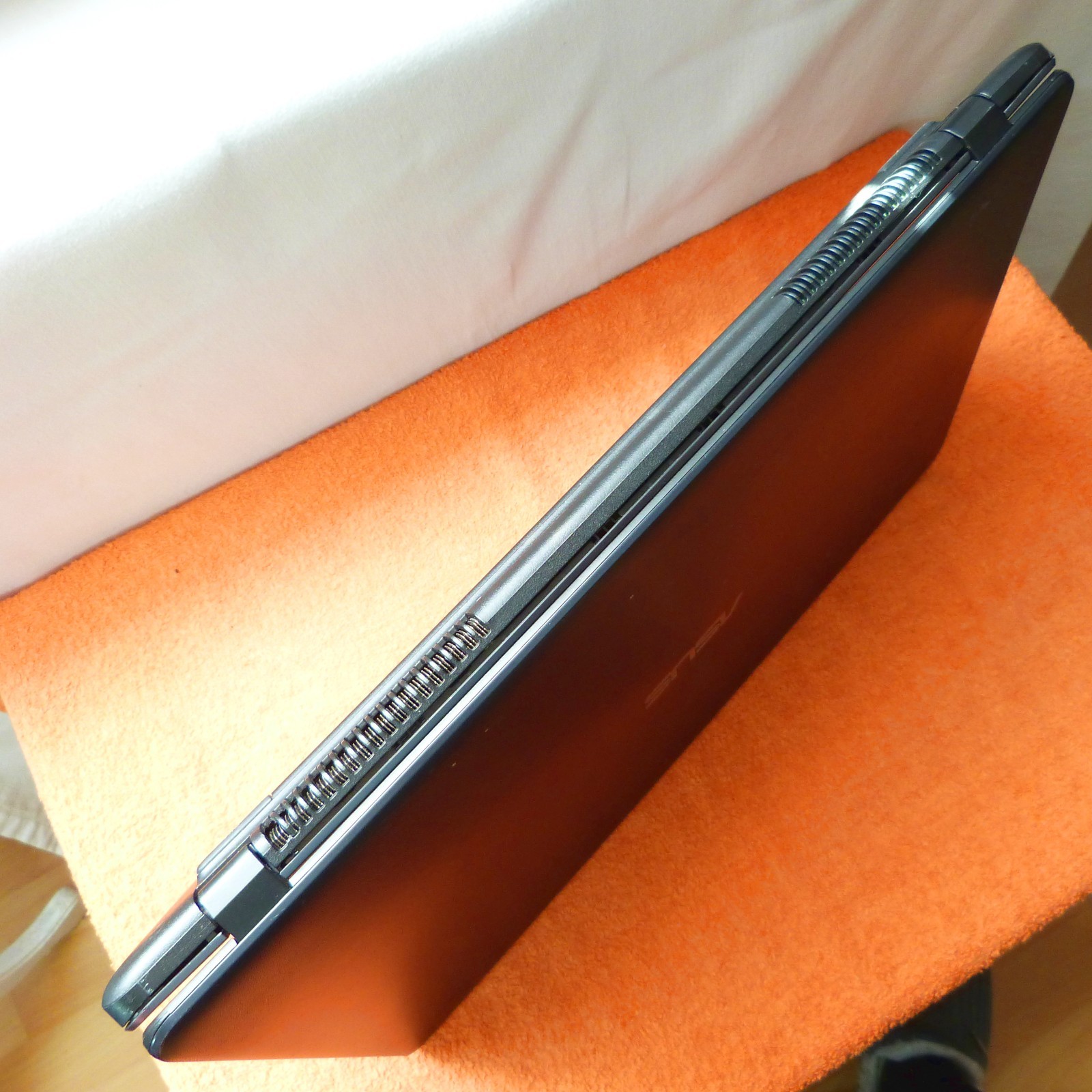 Asus F705 Vivobook UltraBook 17″ l SSD Windows 11 l Harman SOUND INTEL GOLD
