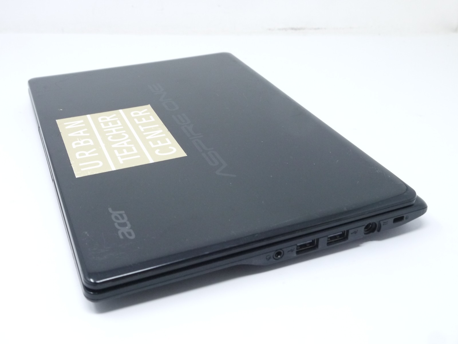 Acer Aspire One 725-0494 11.6″ Netbook – AMD C-70 / 4GB / 320GB HDD – Read Desc