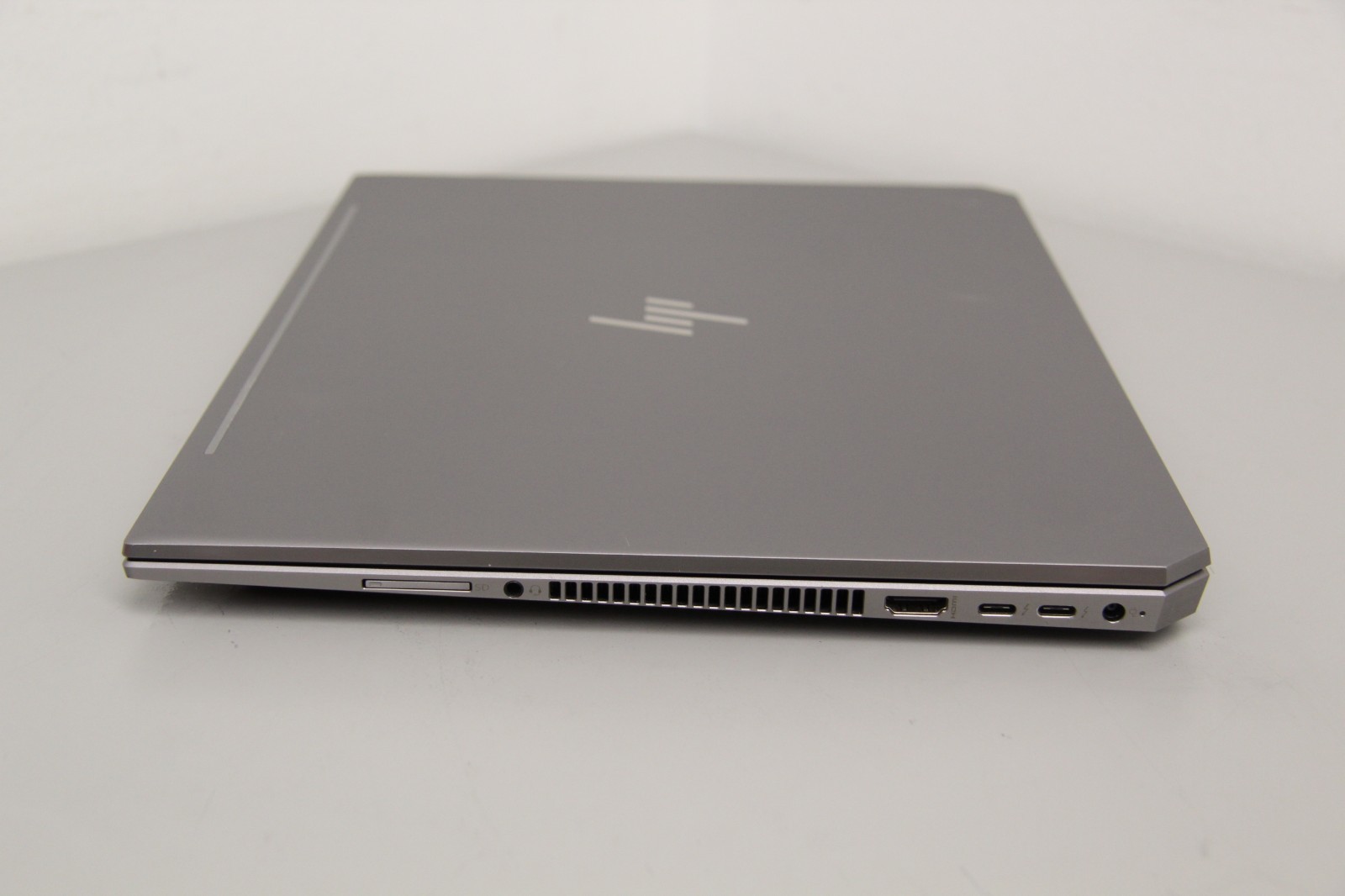 For Parts Or Repair HP ZBook Studio G5 15″ Laptop i5-8400H 2.50GHz No SSD No Ram