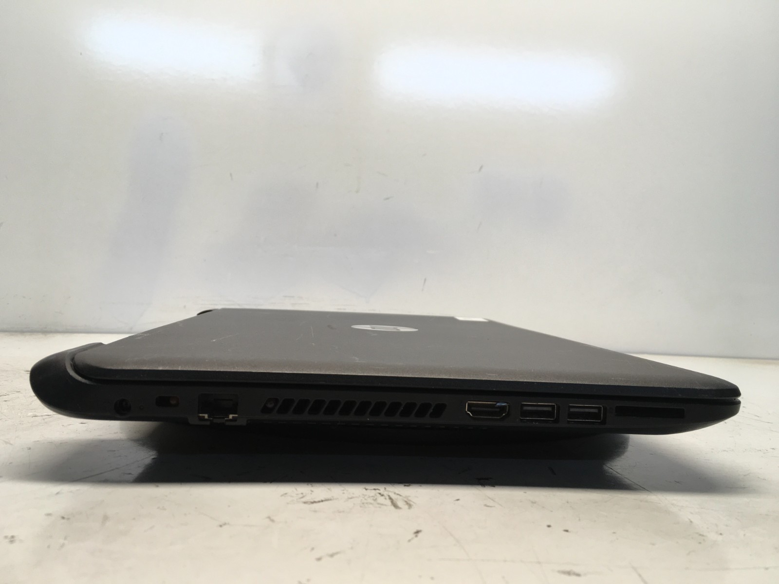 HP 15-F009WM AMD E1-2100 1000MHz 2 GB NO HDD