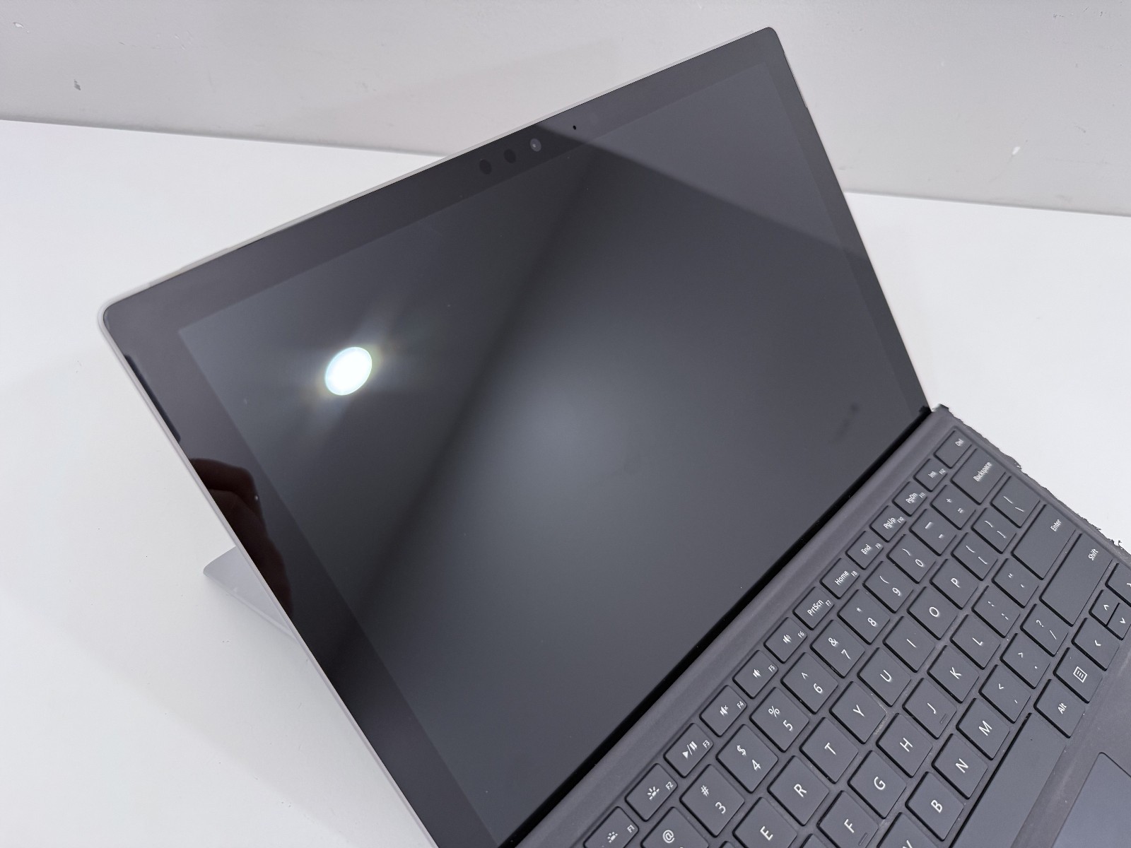 Microsoft Surface Pro 6 i7-8650U CPU @ 1.90GHz 16 GB RAM 512 GB Win 10 Pro