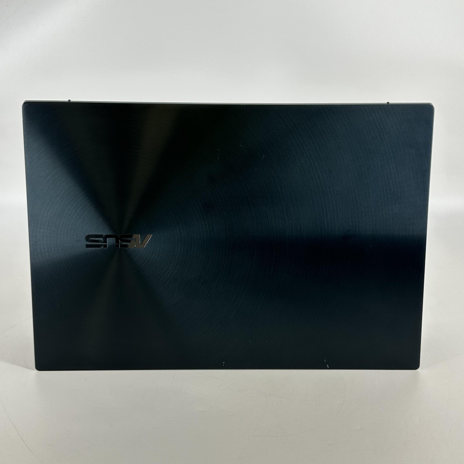 Asus Zenbook Pro Duo 15 4K TOUCH i7-9750H 2.60GHz 32GB 1TB SSD RTX 2060 Good
