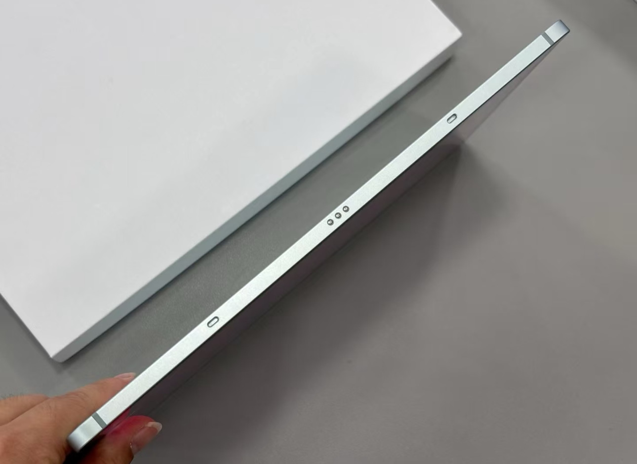 Samsung Galaxy Tab S9 FE 10.9″ 120Hz LCD Snapdragon 7 Gen 1 Wi-Fi Tablet
