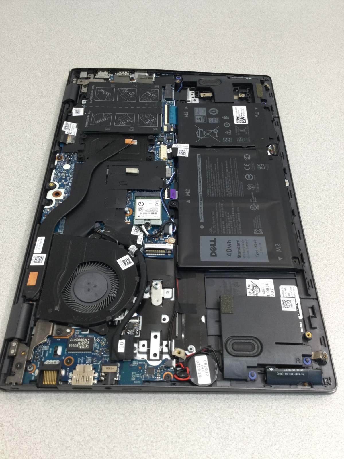 **AS-IS**Dell Vostro 5402 14″ core i5 11th gen 8GB RAM /NO SSD /PARTS OR REPAIR!